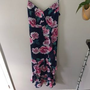 Beautiful dress with slit accent